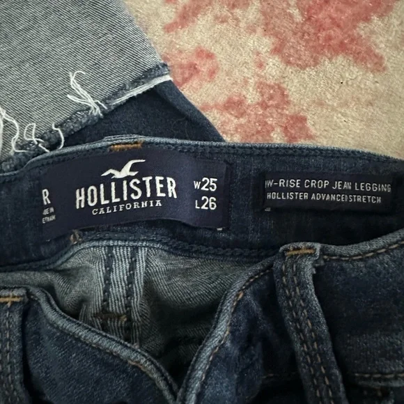 Hollister Women's Distressed Dark Wash Cropped Jeans - Picture 2 of 2